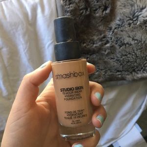 Smashbox Studio Skin Shade 2.4